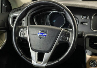 Подержанный автомобиль Volvo V40 Cross Country 2013 года (14 фото)