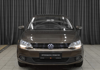 Подержанный автомобиль Volkswagen Jetta Sedan 2012 года (2 фото)
