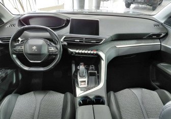Подержанный автомобиль Peugeot 5008 Suv 2018 года (20 фото)