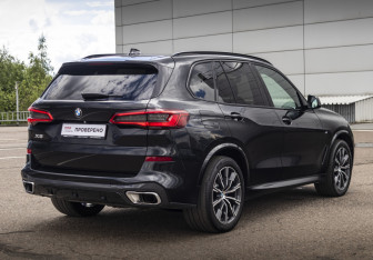 Подержанный автомобиль BMW X5 2019 года (5 фото)