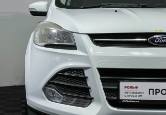Подержанный автомобиль Ford Kuga 2013 года (14 фото)