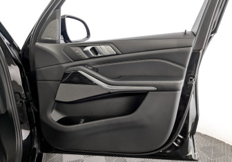 Подержанный автомобиль BMW X7 2020 года (25 фото)