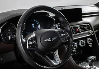 Подержанный автомобиль Genesis G70 2021 года (18 фото)