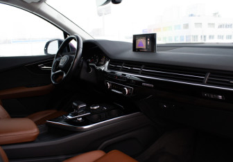 Подержанный автомобиль Audi Q7 2016 года (9 фото)