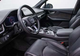 Подержанный автомобиль Audi Q7 2018 года (10 фото)