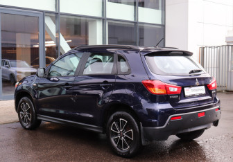 Подержанный автомобиль Mitsubishi ASX 2011 года (6 фото)