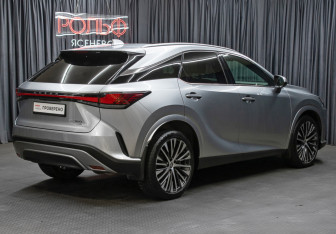 Подержанный автомобиль Lexus RX 2022 года (5 фото)