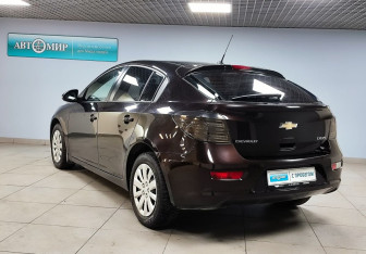 Подержанный автомобиль Chevrolet Cruze Hatchback 2014 года (7 фото)