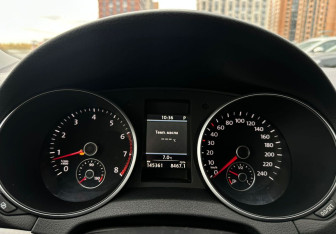 Подержанный автомобиль Volkswagen Golf Hatchback 2011 года (7 фото)