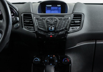 Подержанный автомобиль Ford Fiesta Hatchback 2018 года (10 фото)