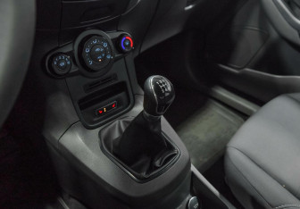 Подержанный автомобиль Ford Fiesta Sedan 2017 года (8 фото)