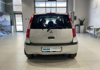 Подержанный автомобиль Mitsubishi Colt Hatchback 2005 года (5 фото)