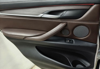 Подержанный автомобиль BMW X5 2017 года (24 фото)