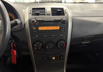 Подержанный автомобиль Toyota Corolla Sedan 2008 года (12 фото)