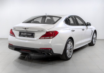 Подержанный автомобиль Genesis G70 2019 года (5 фото)