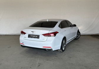 Подержанный автомобиль Hyundai Genesis 2014 года (6 фото)