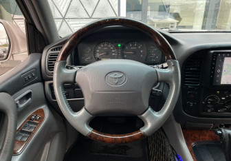Подержанный автомобиль Toyota Land Cruiser Suv 2000 года (14 фото)
