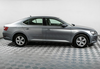 Подержанный автомобиль Skoda Superb Liftback 2018 года (4 фото)