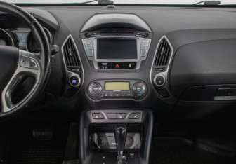 Подержанный автомобиль Hyundai ix35 2011 года (14 фото)