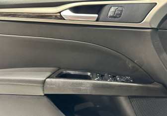 Подержанный автомобиль Ford Fusion (North America) 2015 года (13 фото)