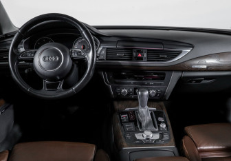 Подержанный автомобиль Audi A7 2015 года (12 фото)