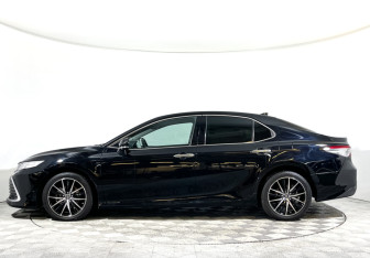 Подержанный автомобиль Toyota Camry Sedan 2021 года (8 фото)