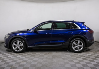 Подержанный автомобиль Audi e-tron 2019 года (8 фото)
