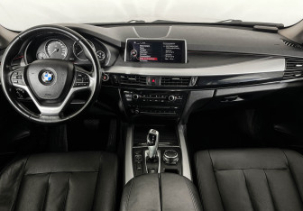 Подержанный автомобиль BMW X5 2016 года (12 фото)