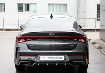 Подержанный автомобиль Kia K5 2021 года (6 фото)