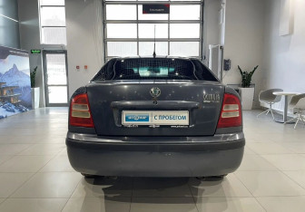 Подержанный автомобиль Skoda Octavia Liftback 2006 года (5 фото)
