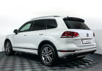 Подержанный автомобиль Volkswagen Touareg 2016 года (7 фото)