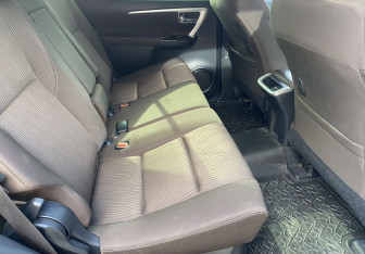 Подержанный автомобиль Toyota Fortuner 2018 года (11 фото)