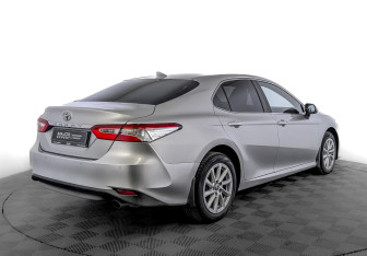 Подержанный автомобиль Toyota Camry Sedan 2022 года (5 фото)
