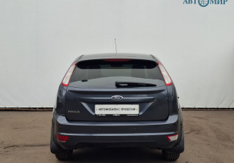 Подержанный автомобиль Ford Focus Hatchback 2010 года (6 фото)