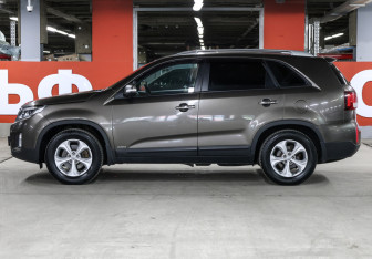 Подержанный автомобиль Kia Sorento 2017 года (8 фото)