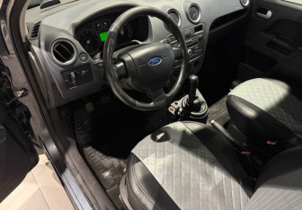 Подержанный автомобиль Ford Fusion 2008 года (8 фото)