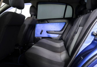 Подержанный автомобиль Opel Astra Hatchback 2004 года (11 фото)