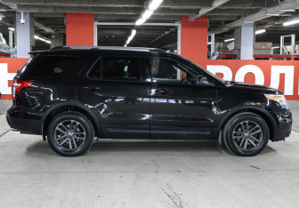 Подержанный автомобиль Ford Explorer 2011 года (4 фото)