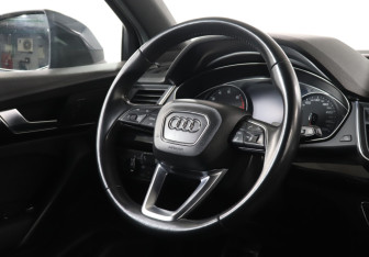 Подержанный автомобиль Audi Q5 2018 года (15 фото)