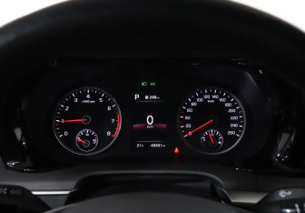Подержанный автомобиль Kia K5 2023 года (11 фото)