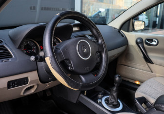 Подержанный автомобиль Renault Megane Sedan 2006 года (12 фото)