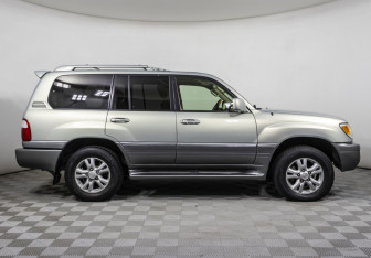Подержанный автомобиль Lexus LX 2004 года (4 фото)