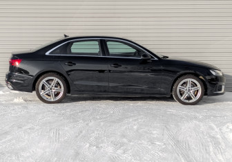 Подержанный автомобиль Audi A4 Sedan 2021 года (4 фото)