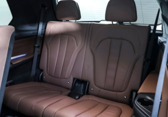 Подержанный автомобиль BMW X7 2021 года (11 фото)
