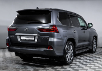 Подержанный автомобиль Lexus LX 2016 года (5 фото)