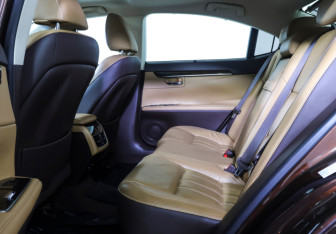 Подержанный автомобиль Lexus ES 2017 года (11 фото)