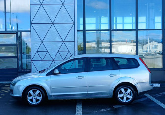 Подержанный автомобиль Ford Focus Wagon 2005 года (8 фото)