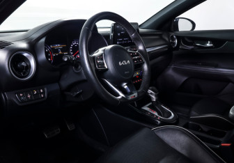 Подержанный автомобиль Kia Cerato Sedan 2022 года (17 фото)