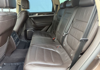 Подержанный автомобиль Volkswagen Touareg 2013 года (11 фото)