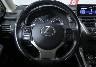 Подержанный автомобиль Lexus NX 2016 года (10 фото)